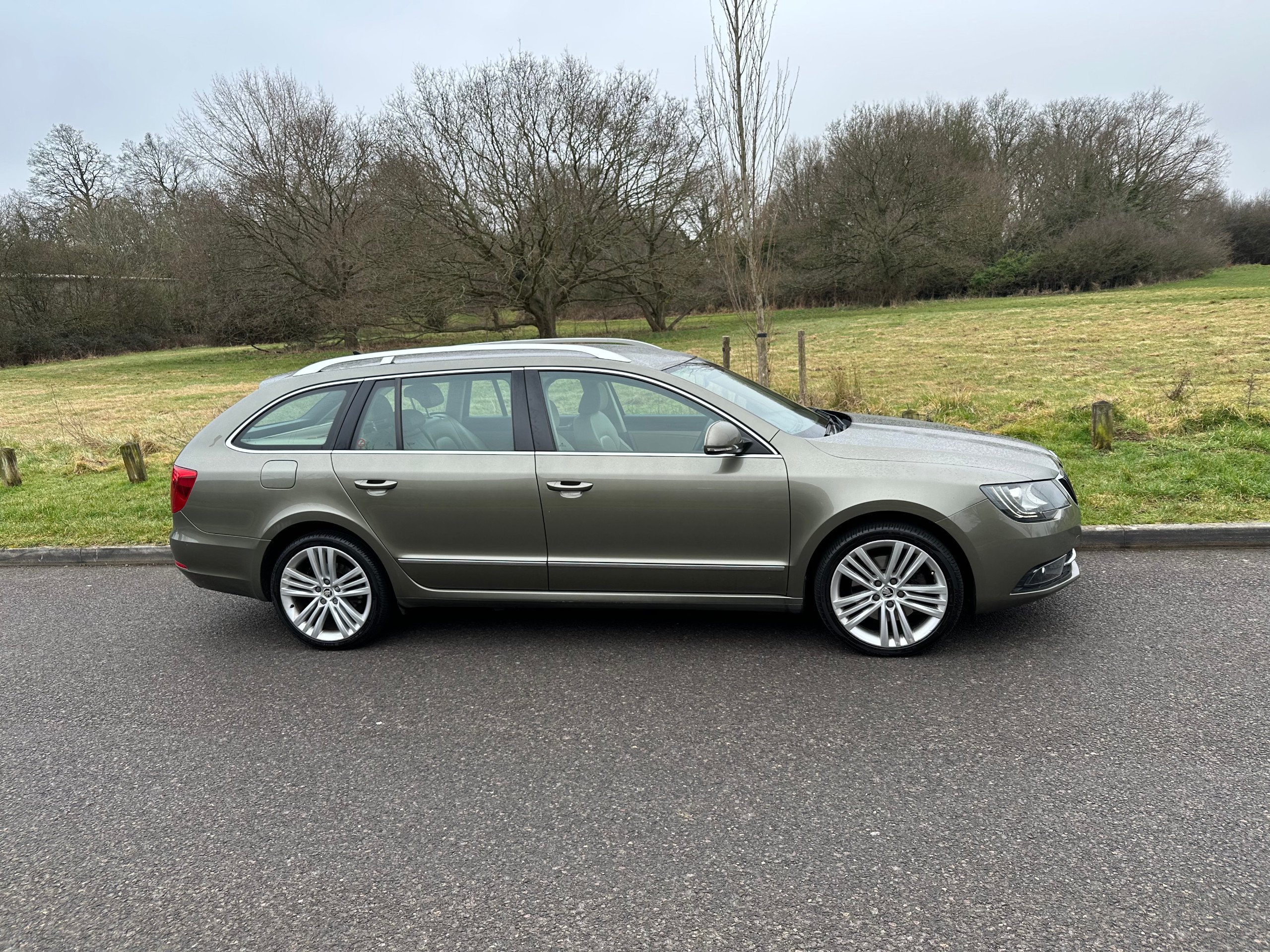 Sold 2015 Skoda Superb ELEGANCE TDI CR DSG 5-Door, Fareham, Hampshire ...